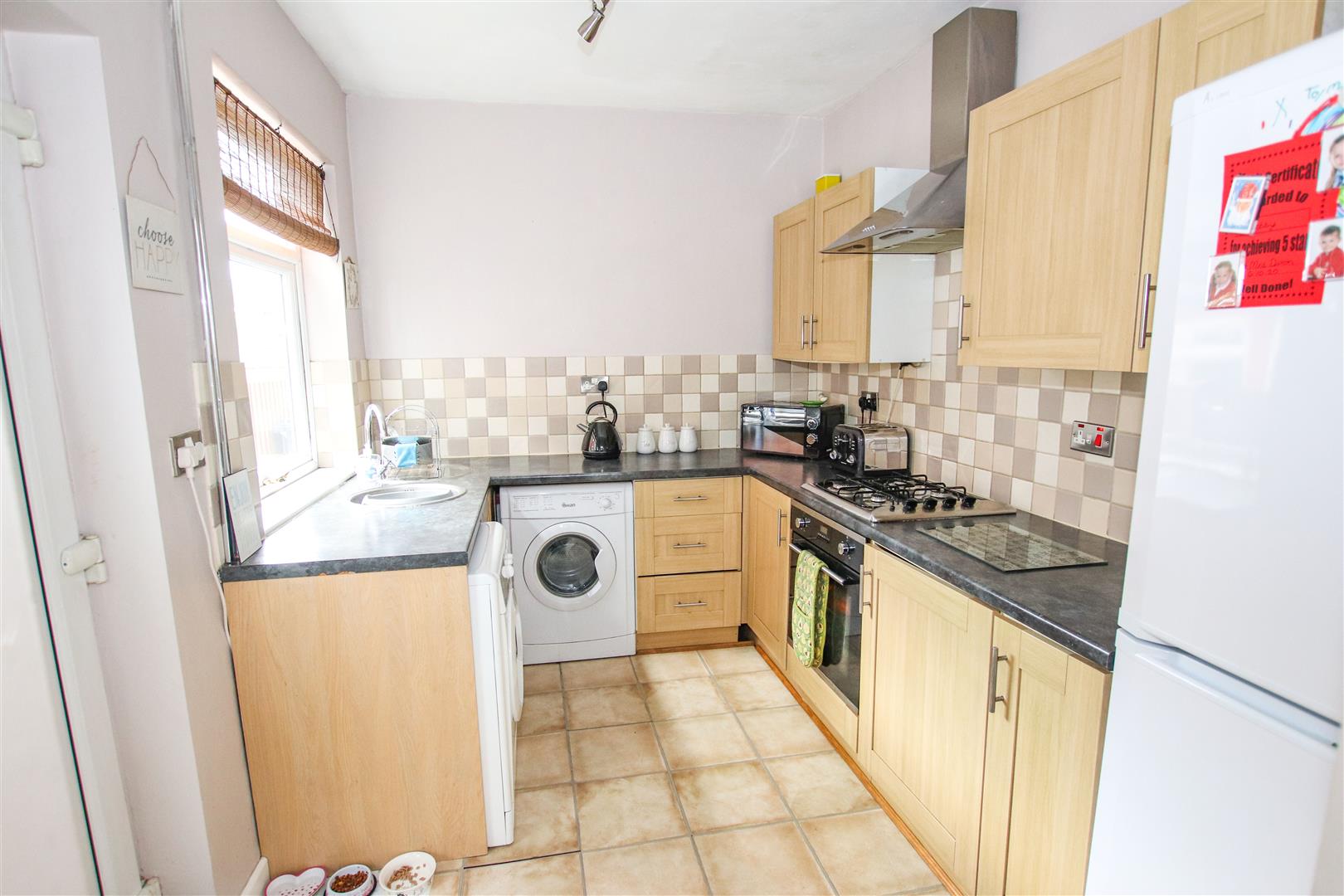 FITTED KITCHEN